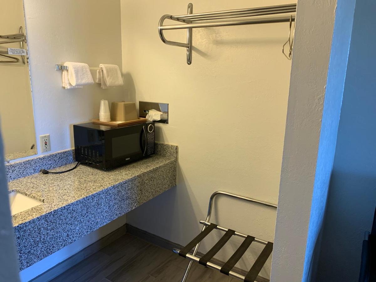 Landmark Inn Osawatomie 外观 照片
