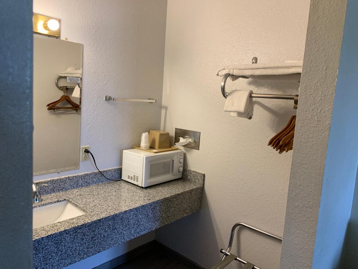 Landmark Inn Osawatomie 外观 照片