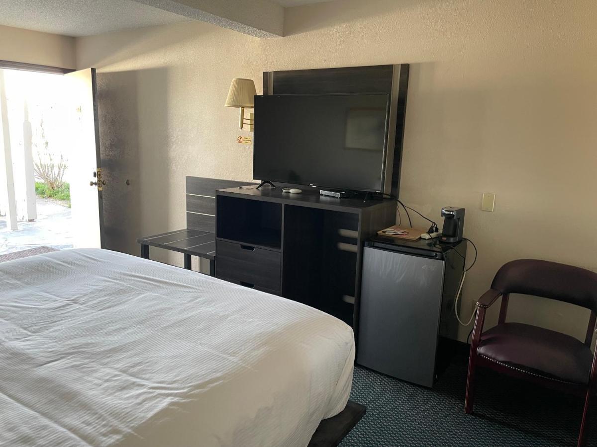 Landmark Inn Osawatomie 外观 照片