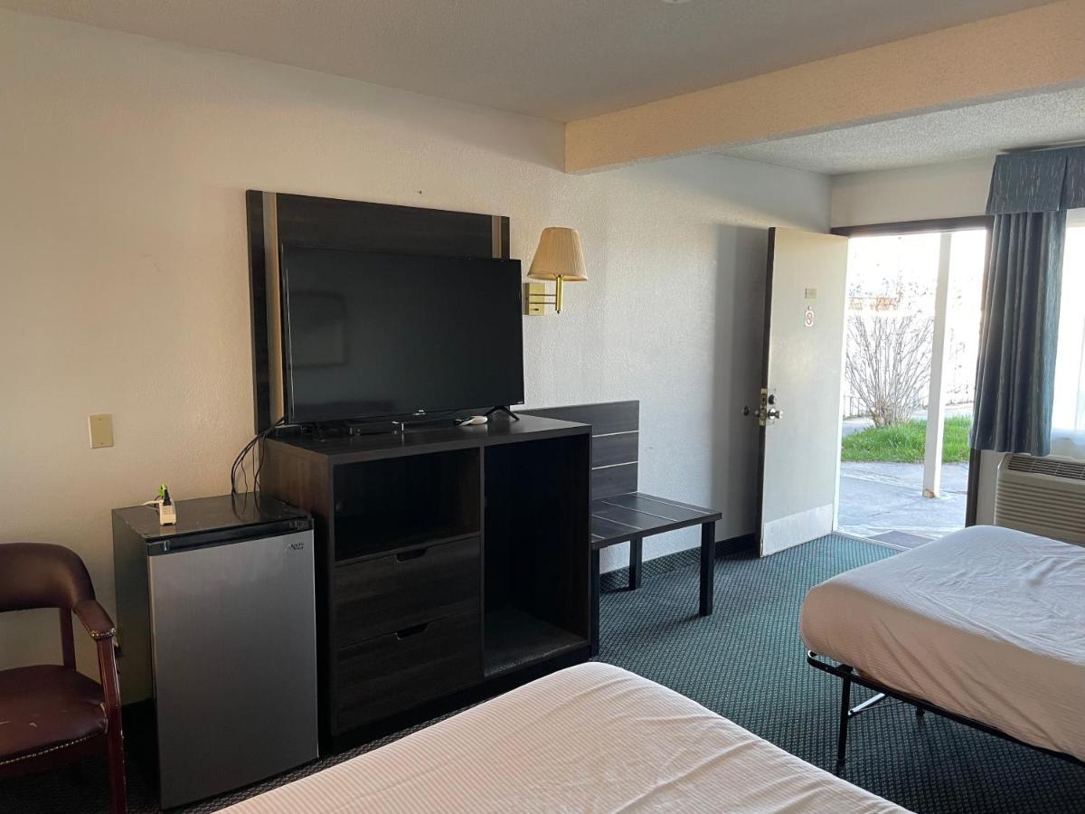 Landmark Inn Osawatomie 外观 照片